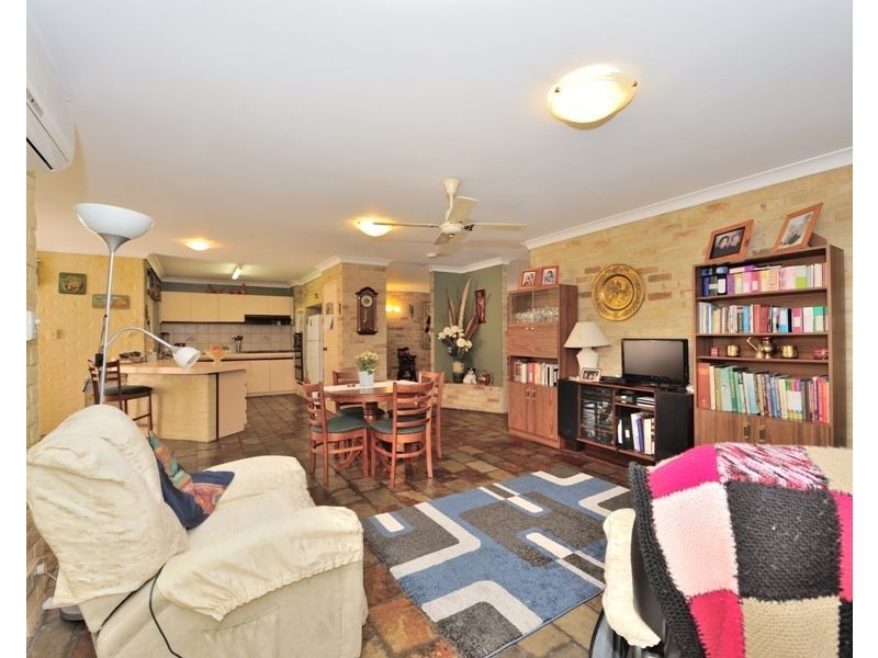 10 Fairway Crescent, Meadow Springs WA 6210