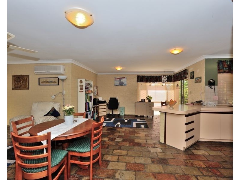 10 Fairway Crescent, Meadow Springs WA 6210