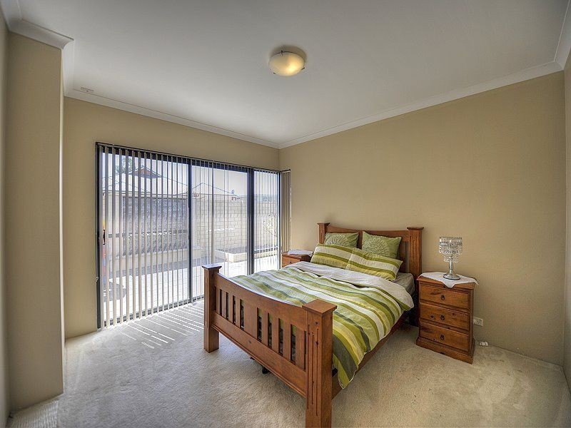 10 Bookleaf Loop, Halls Head WA 6210