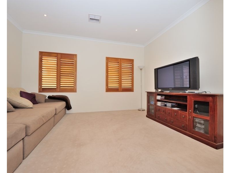 29 Waterlily Drive, Dudley Park WA 6210