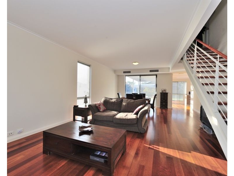 6 Arcot Court, Meadow Springs WA 6210