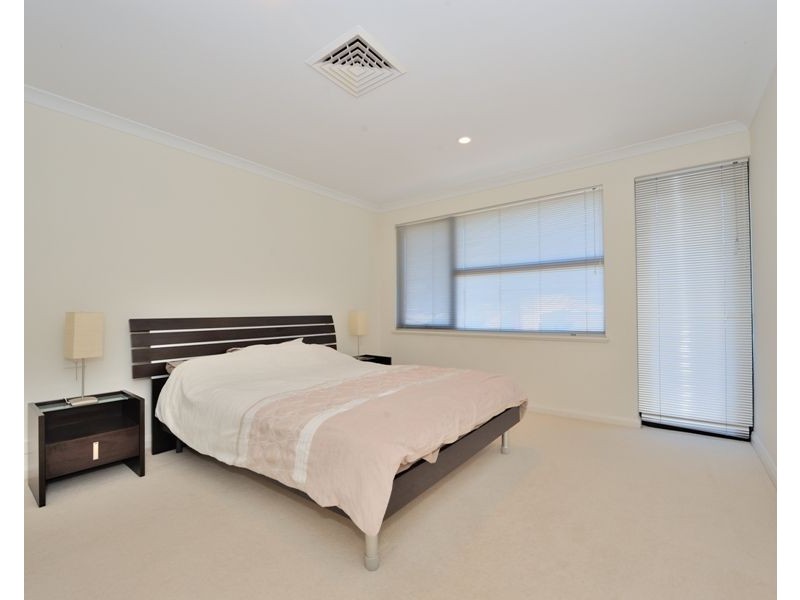 6 Arcot Court, Meadow Springs WA 6210