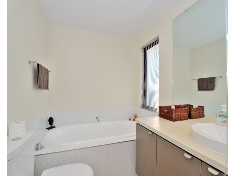 6 Arcot Court, Meadow Springs WA 6210