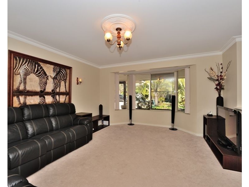 21 Woodland Parade, Stake Hill WA 6181