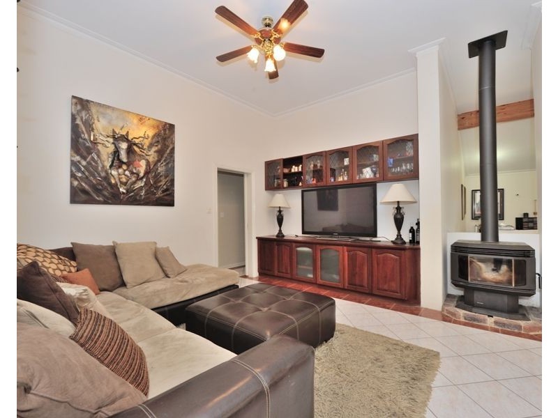 21 Woodland Parade, Stake Hill WA 6181