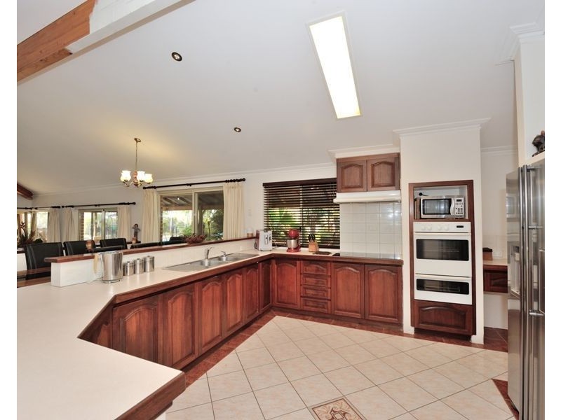 21 Woodland Parade, Stake Hill WA 6181