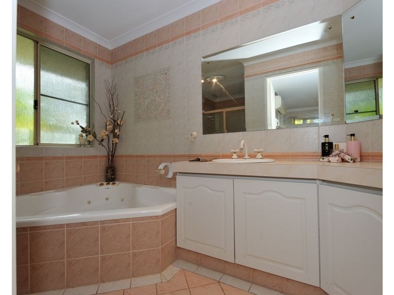 21 Woodland Parade, Stake Hill WA 6181