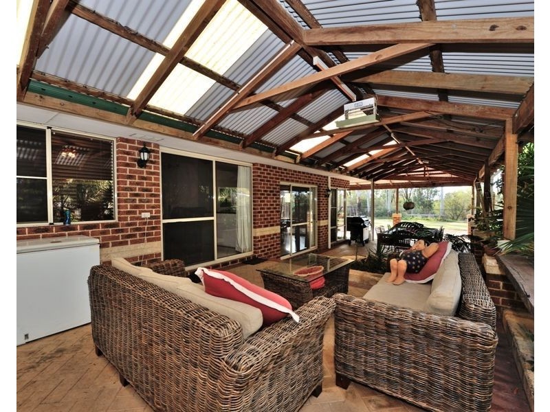 21 Woodland Parade, Stake Hill WA 6181