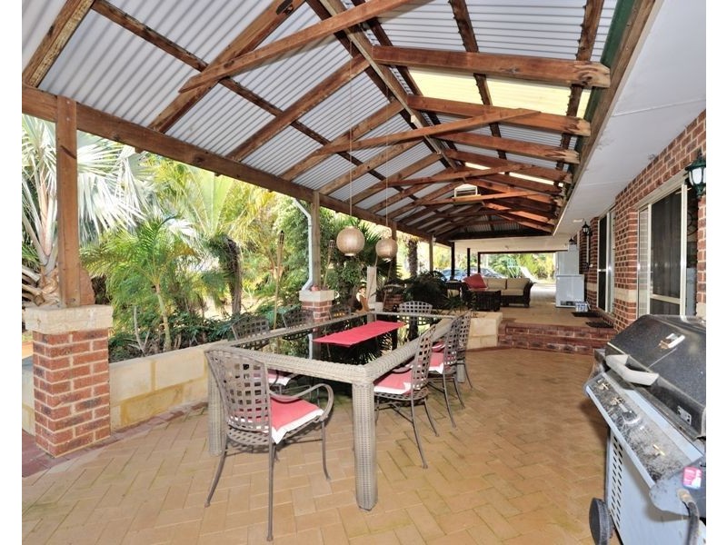 21 Woodland Parade, Stake Hill WA 6181