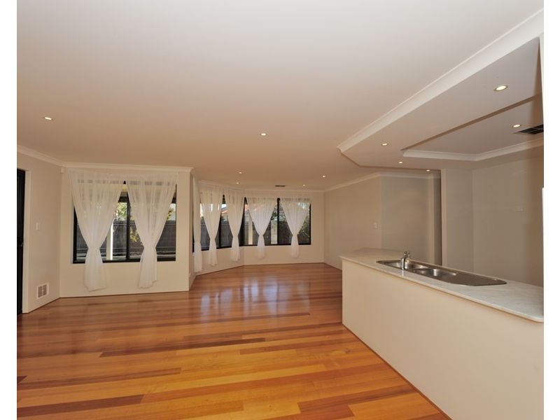 34 Hudson Drive, Dudley Park WA 6210