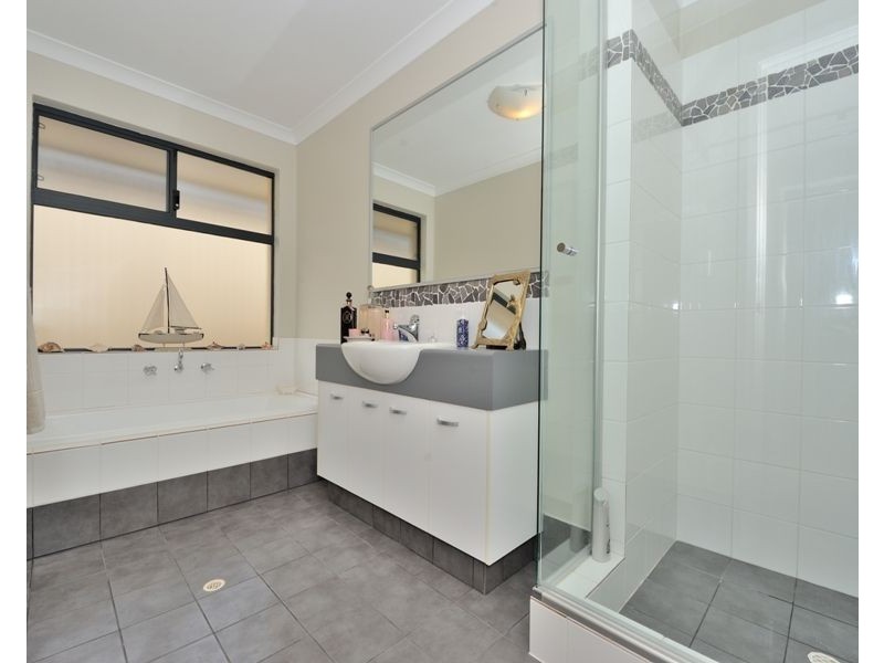 21 Abercrombie Rise, Madora Bay WA 6210