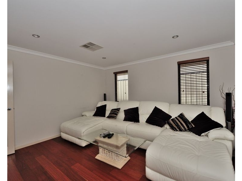 10 Anniston Loop, Meadow Springs WA 6210