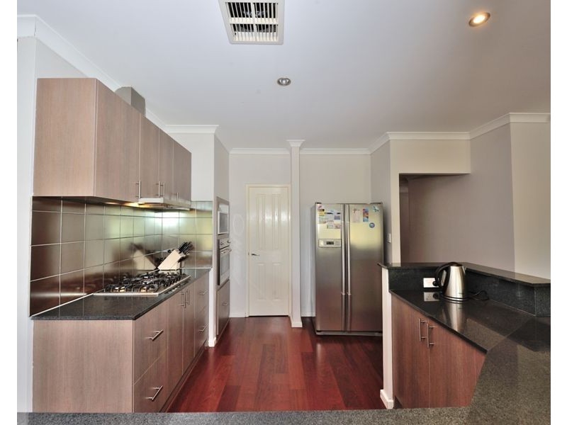 10 Anniston Loop, Meadow Springs WA 6210