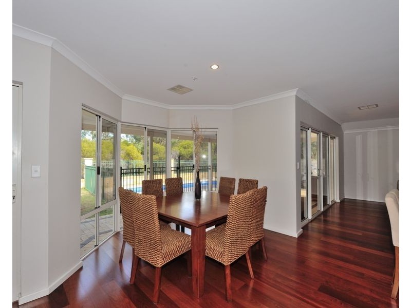 10 Anniston Loop, Meadow Springs WA 6210