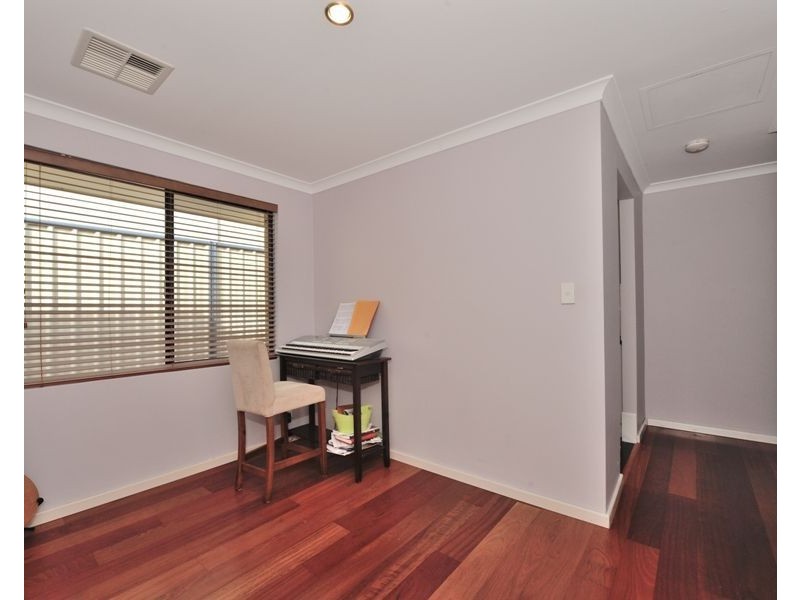 10 Anniston Loop, Meadow Springs WA 6210