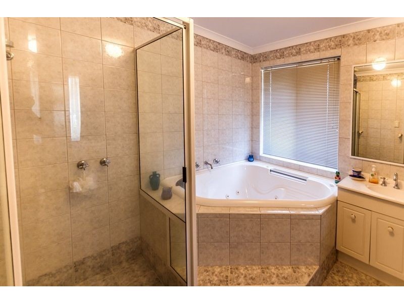 10 Montego Way, Halls Head WA 6210