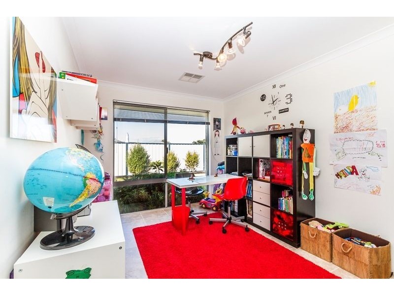 28 Still Meadow Turn, Meadow Springs WA 6210