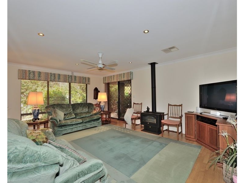 6 Bangalay Court, Halls Head WA 6210