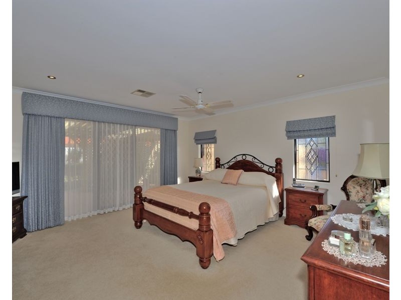 6 Bangalay Court, Halls Head WA 6210