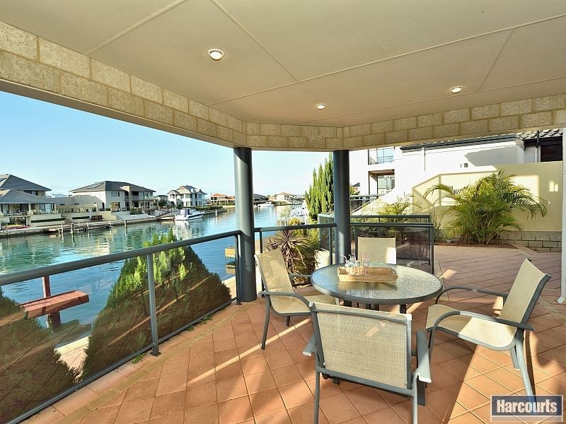 20 Santavea Mews, Halls Head WA 6210