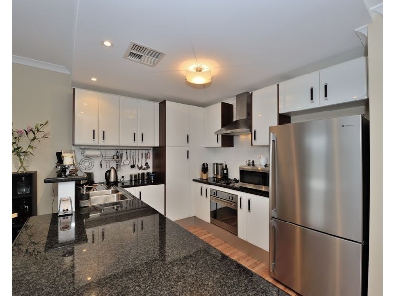 4/15 Davey Street, Mandurah WA 6210