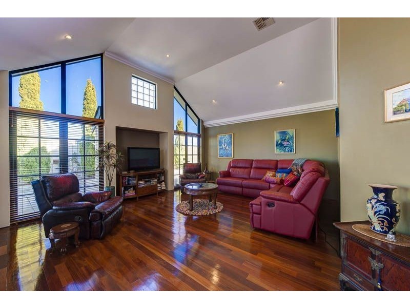 30 Spoonbill Retreat, Wannanup WA 6210