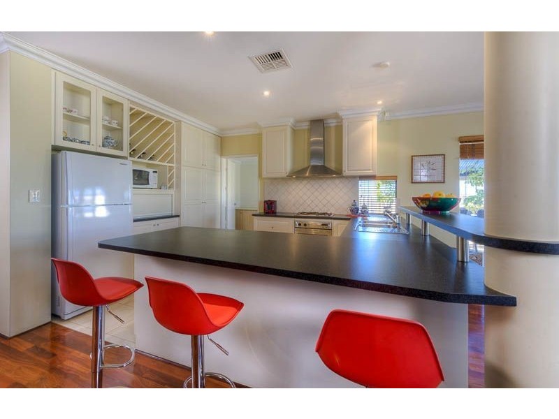 30 Spoonbill Retreat, Wannanup WA 6210