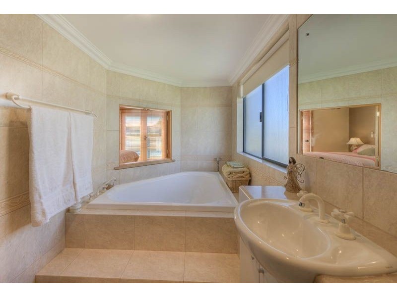 30 Spoonbill Retreat, Wannanup WA 6210