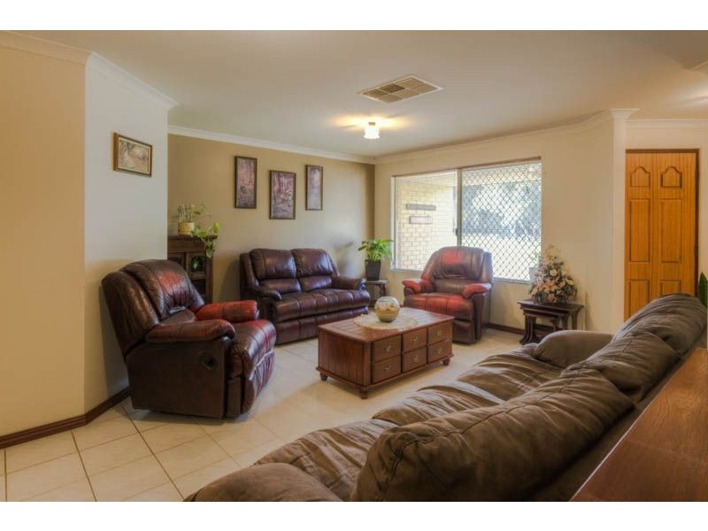 5 Lilac Green, Halls Head WA 6210