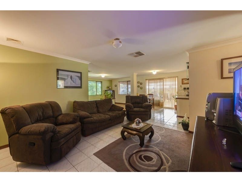 5 Lilac Green, Halls Head WA 6210