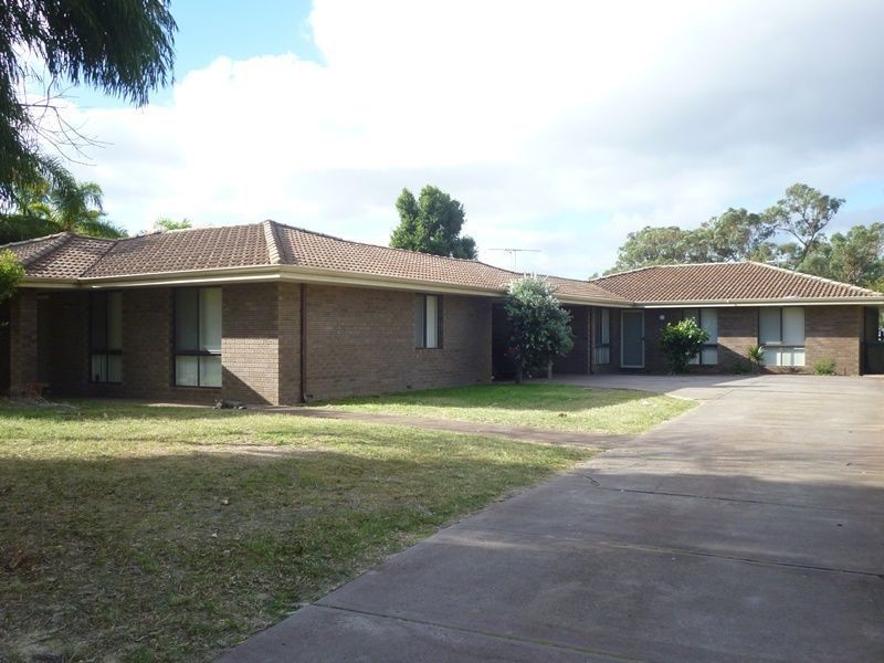 1/2 Sandalwood Parade, Halls Head WA 6210