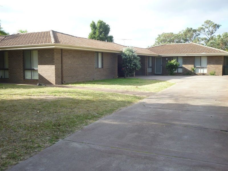 1/2 Sandalwood Parade, Halls Head WA 6210