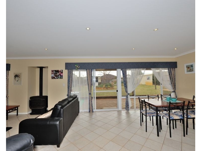 11 Midsummer Circle, Pinjarra WA 6208