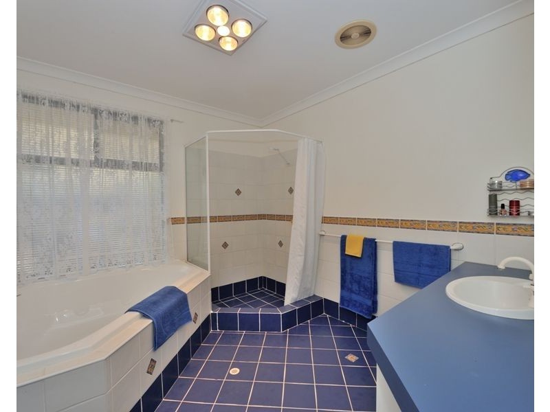 11 Midsummer Circle, Pinjarra WA 6208