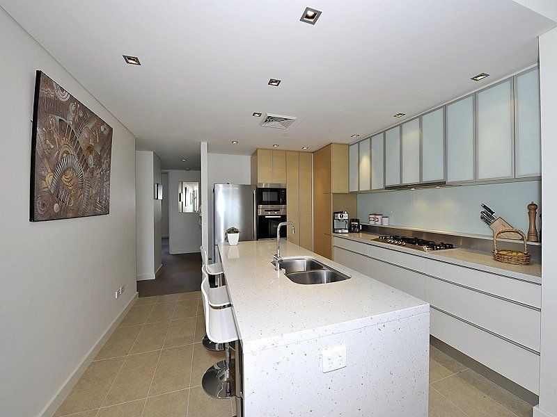 15/11 Halls Head Parade, Halls Head WA 6210