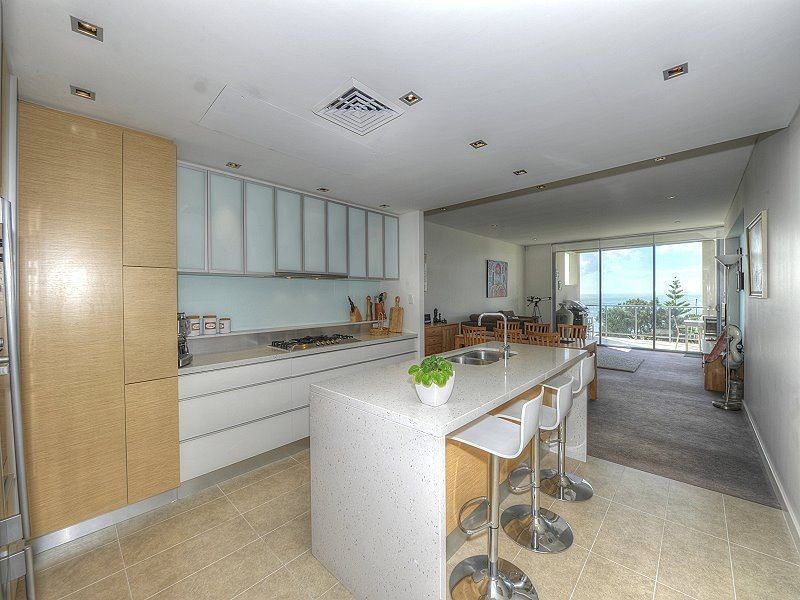 15/11 Halls Head Parade, Halls Head WA 6210