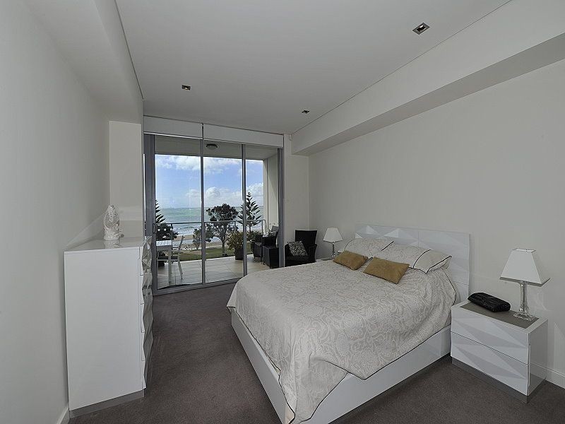 15/11 Halls Head Parade, Halls Head WA 6210