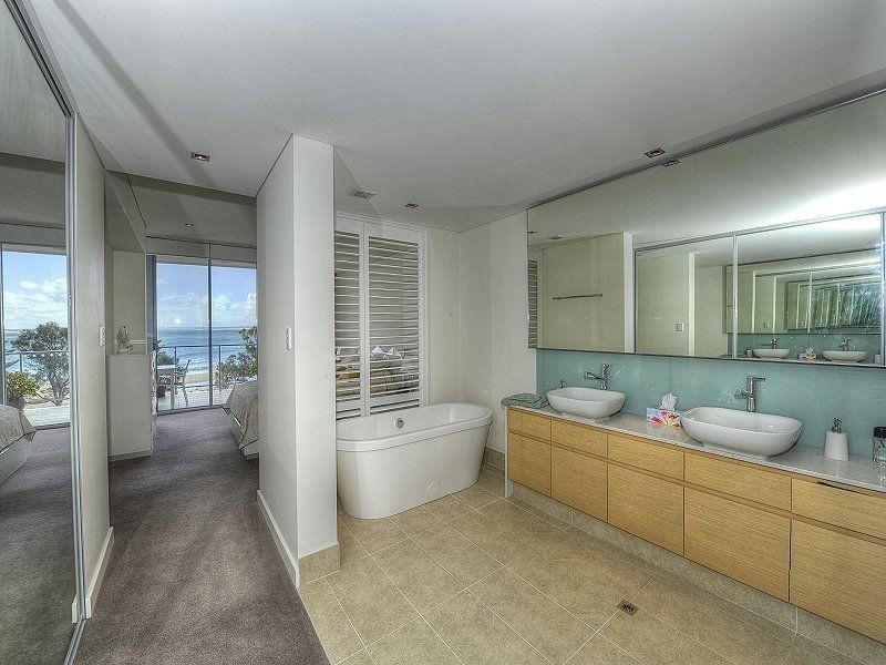 15/11 Halls Head Parade, Halls Head WA 6210