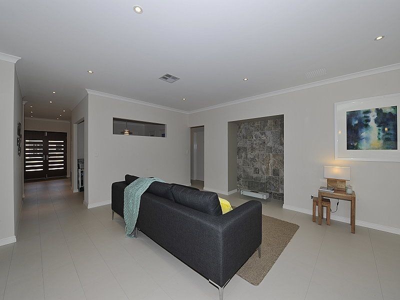 8 Merimbula Way, Secret Harbour WA 6173