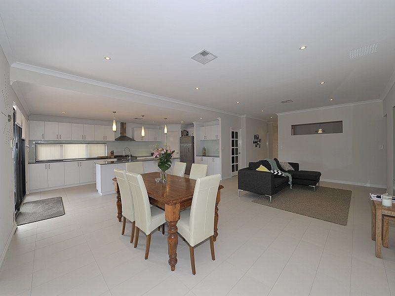 8 Merimbula Way, Secret Harbour WA 6173