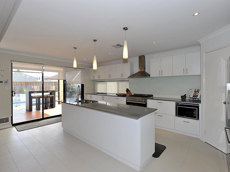 8 Merimbula Way, Secret Harbour WA 6173