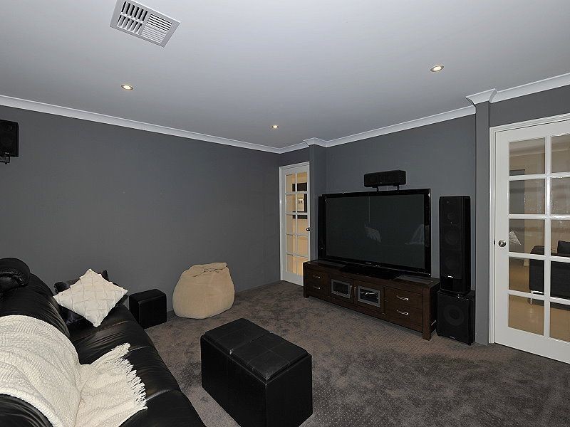 8 Merimbula Way, Secret Harbour WA 6173