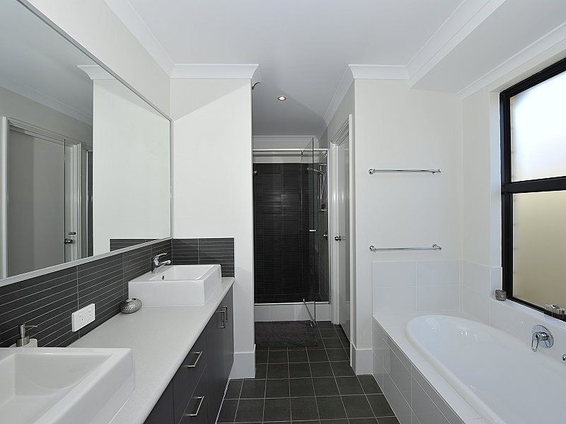 8 Merimbula Way, Secret Harbour WA 6173