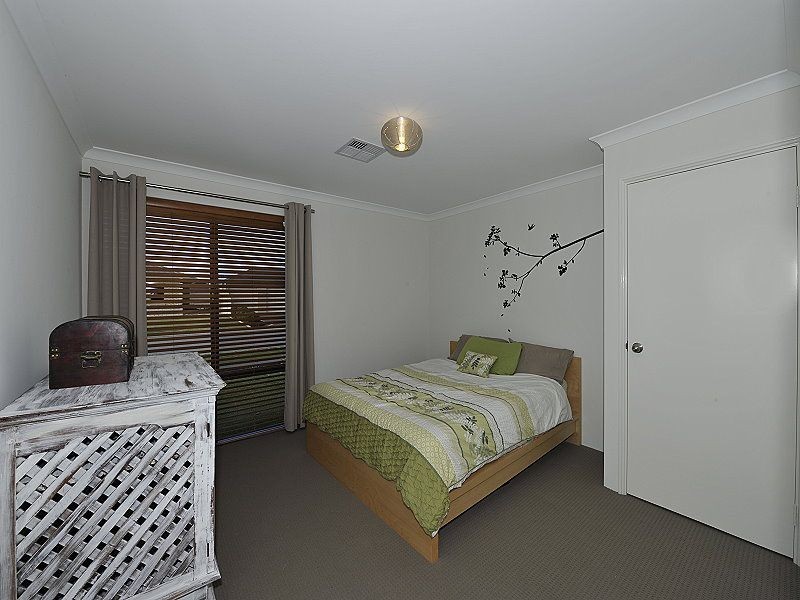 8 Merimbula Way, Secret Harbour WA 6173