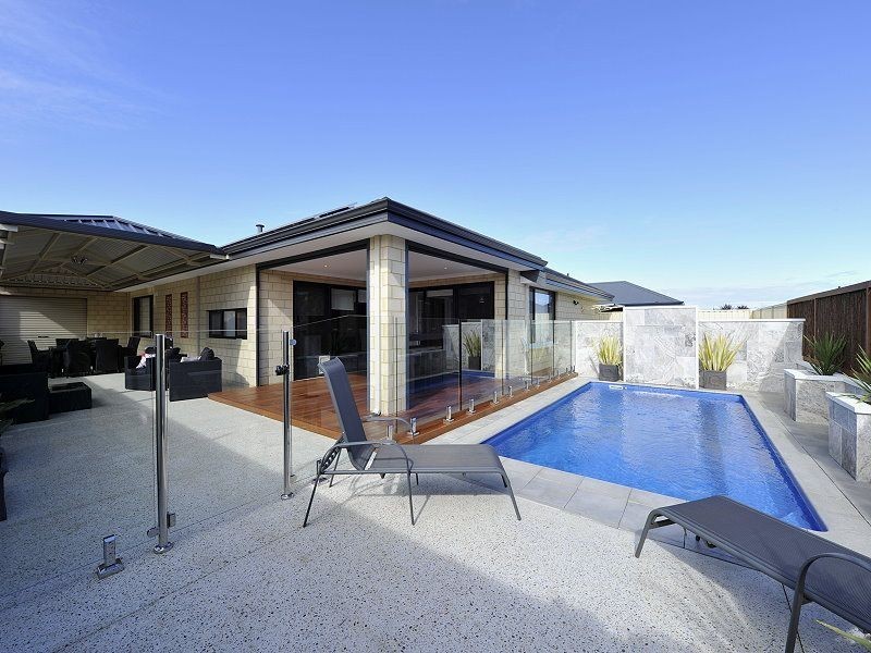 8 Merimbula Way, Secret Harbour WA 6173