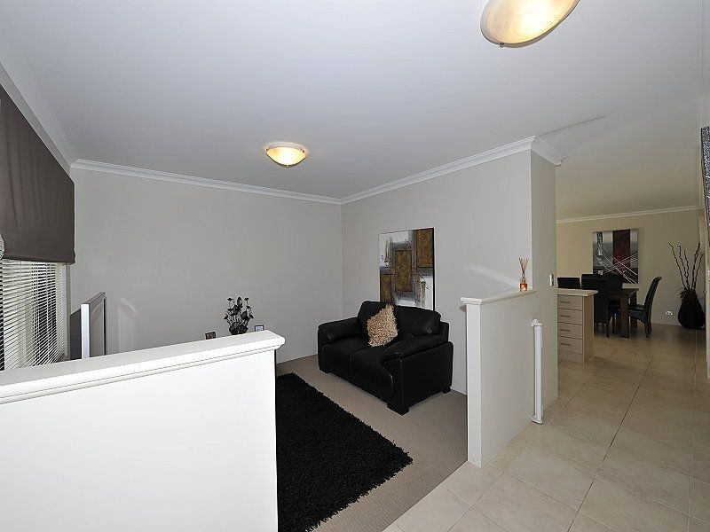 13 Wuraling Pass, Wannanup WA 6210