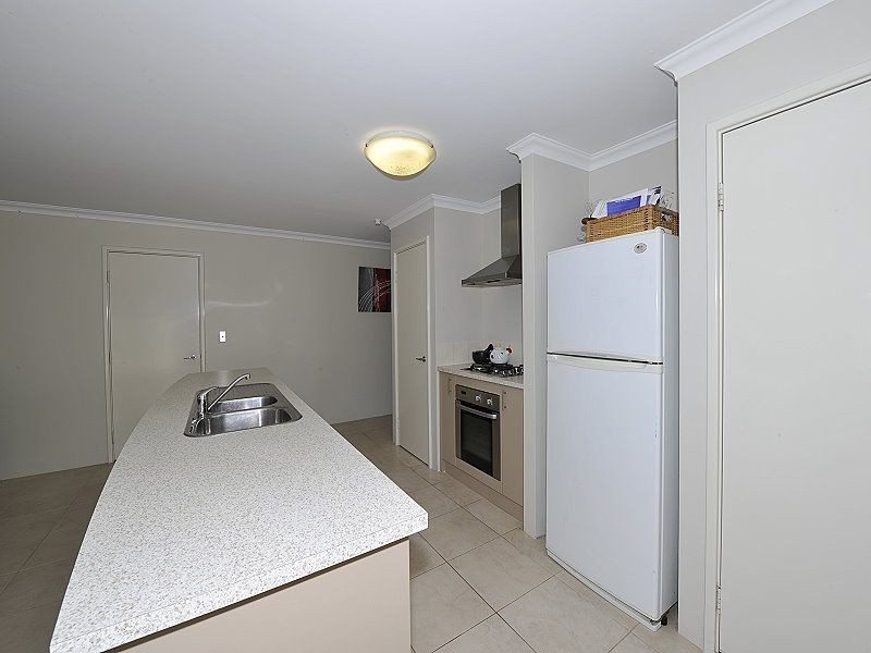 13 Wuraling Pass, Wannanup WA 6210