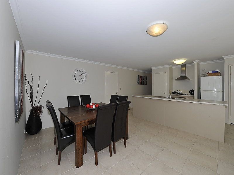 13 Wuraling Pass, Wannanup WA 6210