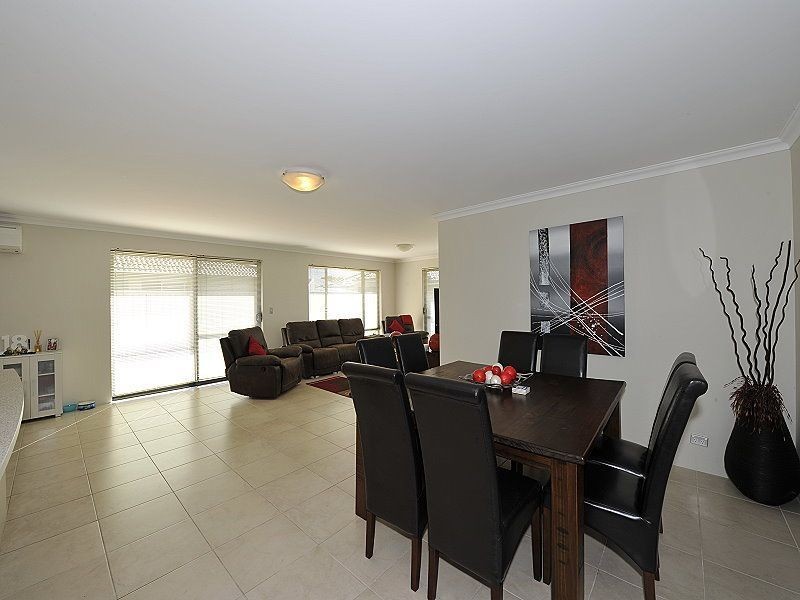 13 Wuraling Pass, Wannanup WA 6210