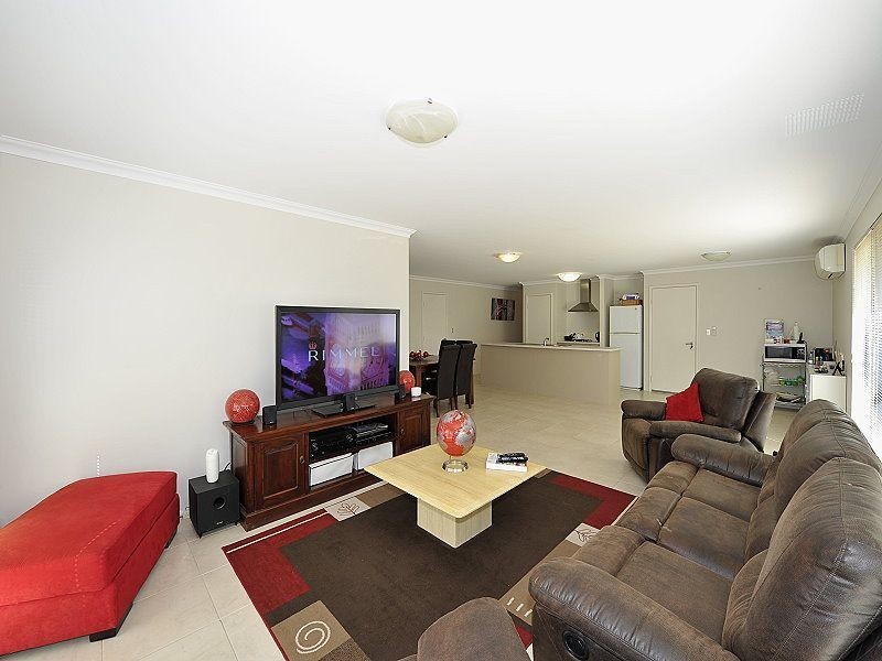 13 Wuraling Pass, Wannanup WA 6210